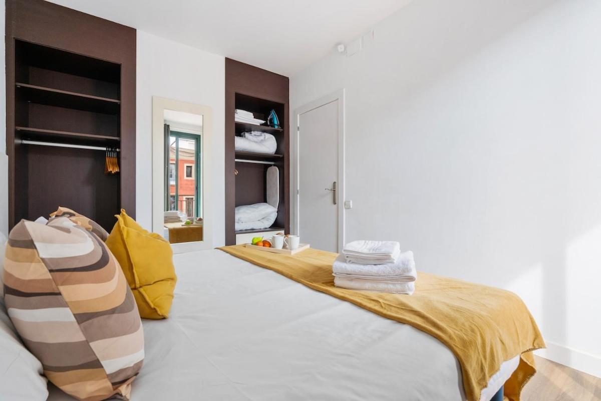 Lodging Apartments Liceu G1 Barcelona Ngoại thất bức ảnh