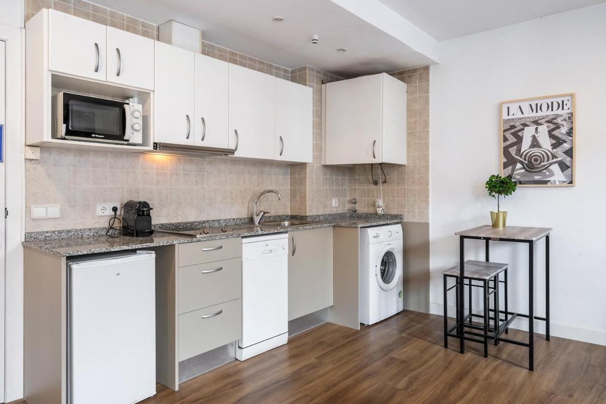 Lodging Apartments Liceu G1 Barcelona Ngoại thất bức ảnh